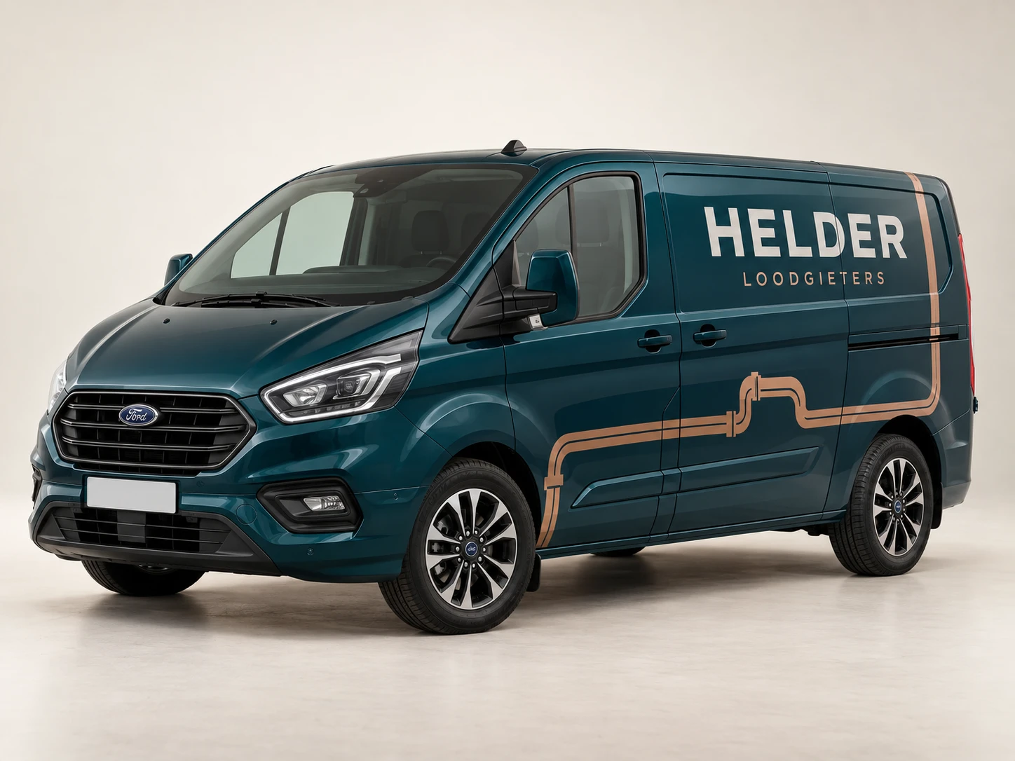 Ford Transit met een petrolkleurige HELDER-wrap en koperen leidingillustratie.