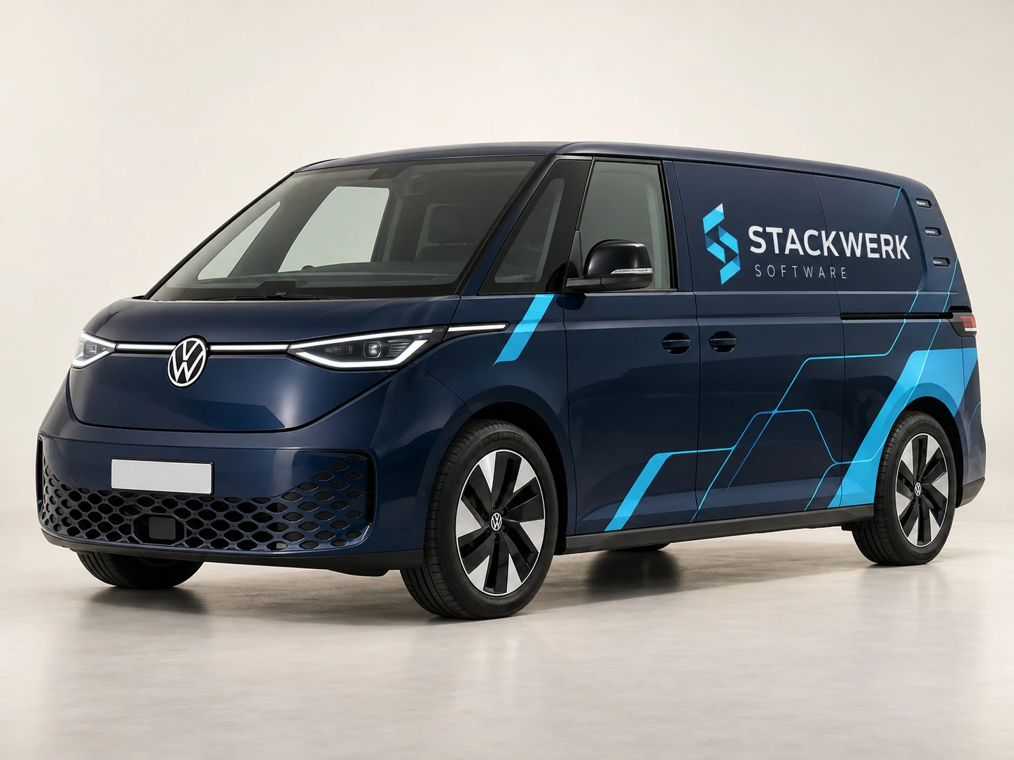 Volkswagen ID. Buzz met een diepblauwe STACKWERK-wrap en cyaan lijnenspel.